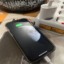 Teknonet TN-HCH11 20W PD 3000 mAh Lightning Kablolu Hızlı Şarj Aleti (Beyaz)